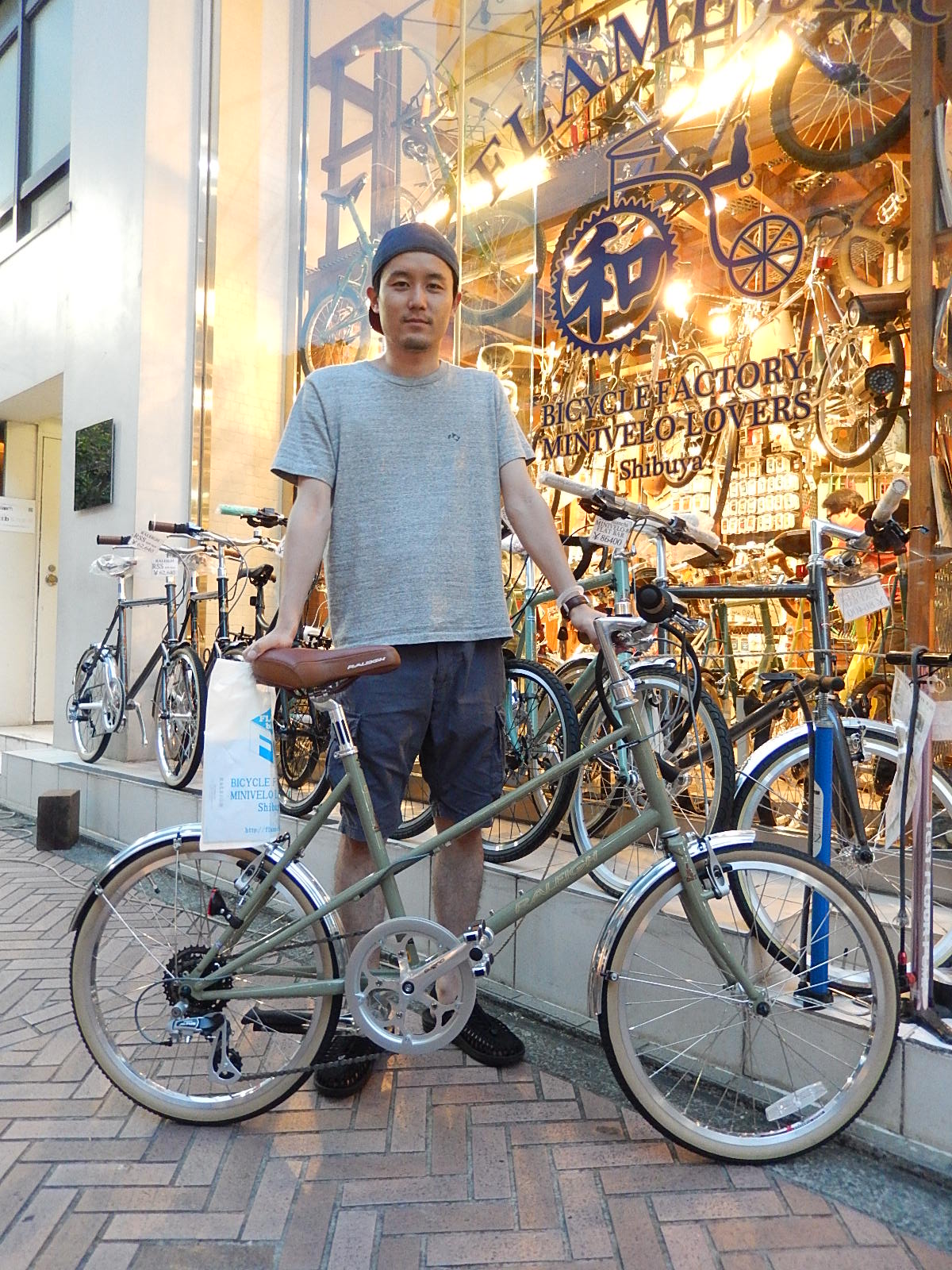 7月16日　渋谷　原宿　の自転車屋　FLAME bike前です_e0188759_19384783.jpg