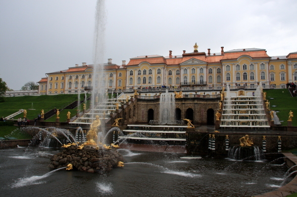 フィンランド湾を望む世界で最も美しい水の庭園_a0113718_14545463.jpg