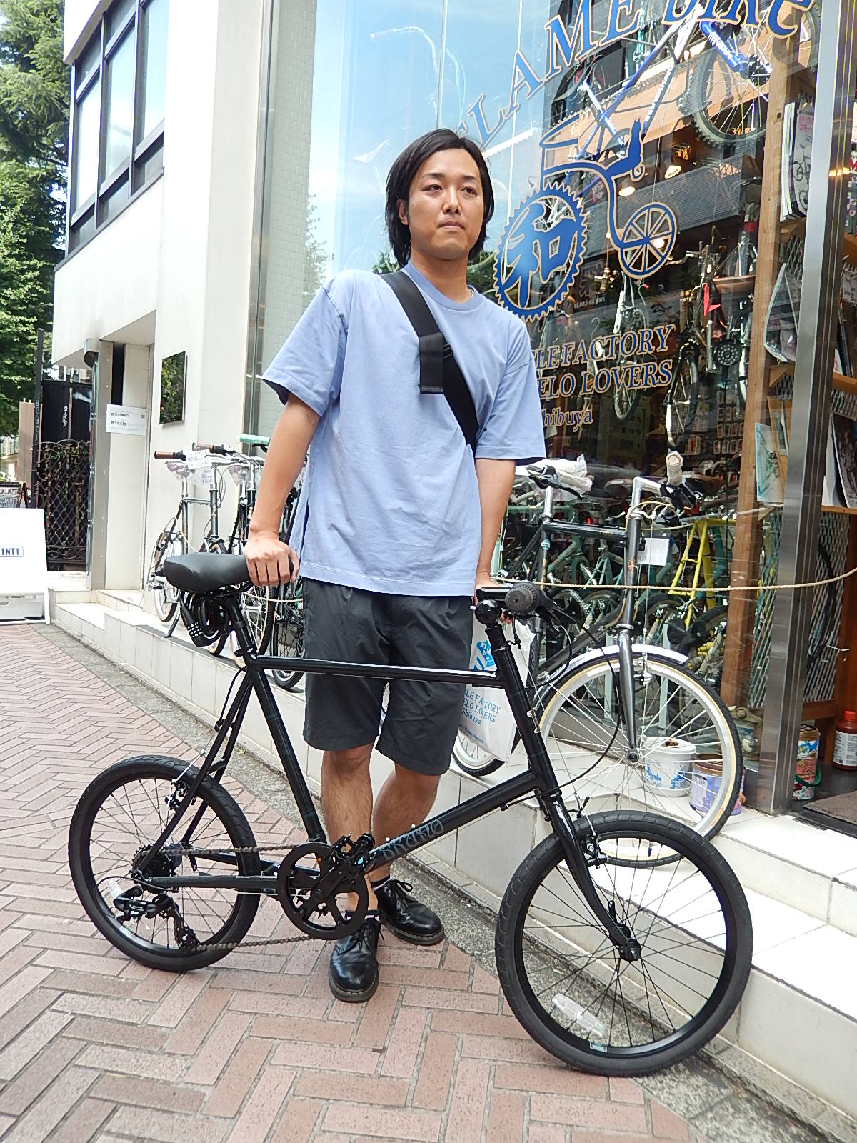 7月17日　渋谷　原宿　の自転車屋　FLAME bike前です_e0188759_19425563.jpg