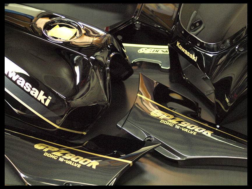 GPZ900R 仏壇カラー外装