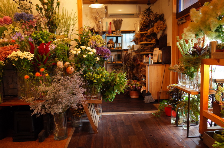 flower shop + cafe NECO QAVREENO（ネコカヴリーノ）　中野区江原町/カフェ 花屋～中野区をぶらぶら その2_a0287336_1550554.jpg