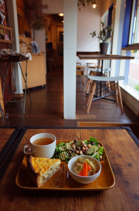 flower shop + cafe NECO QAVREENO（ネコカヴリーノ）　中野区江原町/カフェ 花屋～中野区をぶらぶら その2_a0287336_16243880.jpg