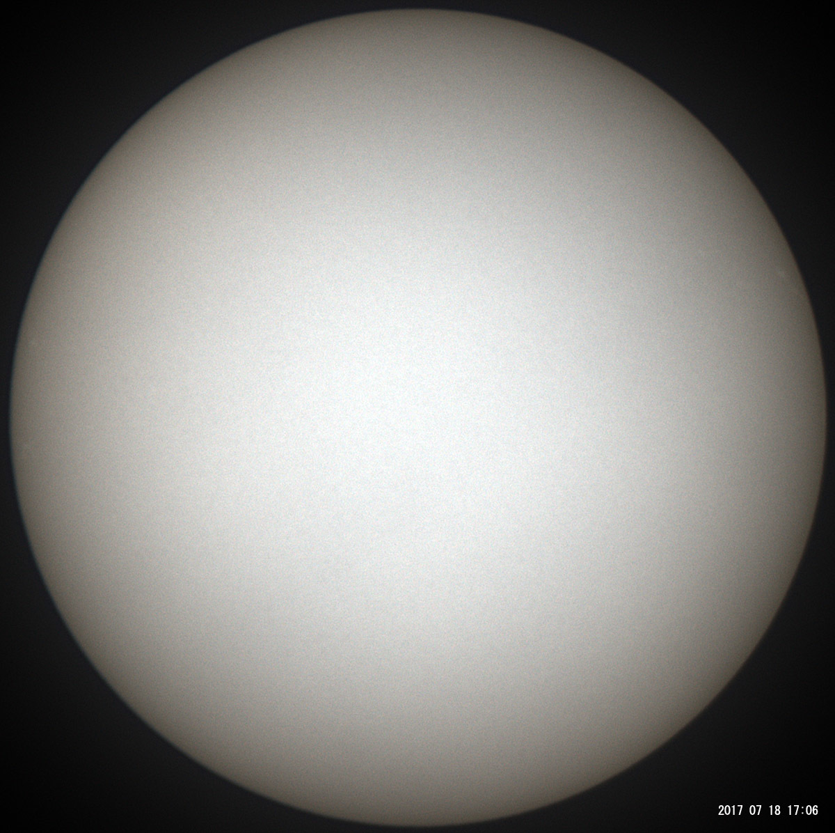 ７月１８日の太陽(可視光のみ)_e0174091_18025206.jpg