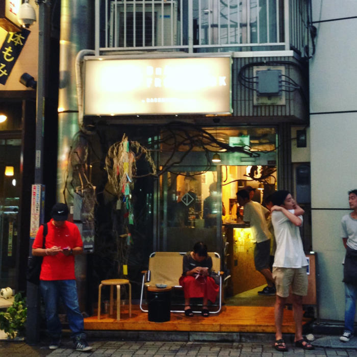 「旅人bar」に集まる旅人たちとおしゃべり_c0060143_00343776.jpg