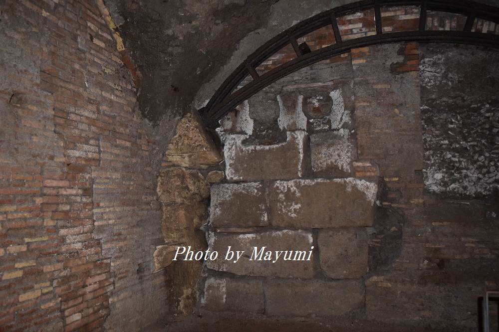 聖パオロが囚われていた地下聖堂♪_c0206352_02011624.jpg