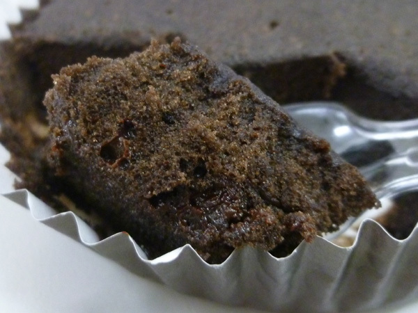 スプーンで食べるくちどけ濃厚カカオ(ハイカカオチョコレート使用)@ローソン_c0152767_21484074.jpg