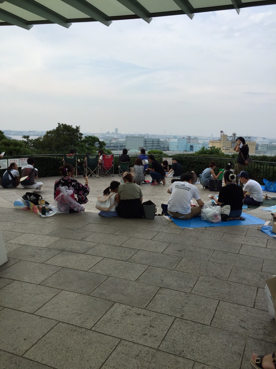 港の見える丘公園での花火 横浜山手ガーデニング倶楽部 港の見える丘公園での花火 横浜山手ガーデニング倶楽部