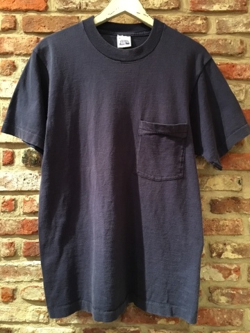 1980s \" B.V.D \" 100% cotton - NAVY - OLD POCKET Tee SHIRTS ._d0172088_20533196.jpg