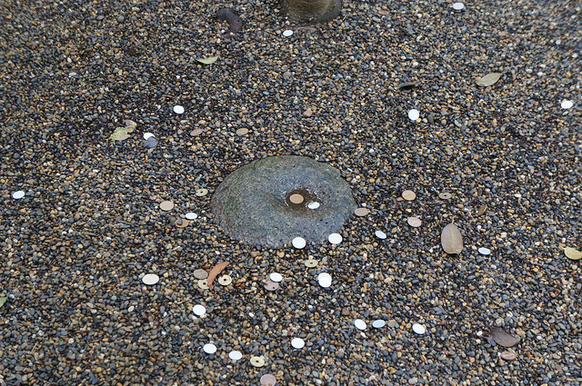 鹿島神宮のナゾの石(小ネタ)_b0116271_10460103.jpg