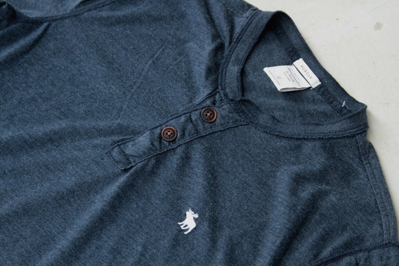 一枚でかっこいいアバクロのTEE_b0139233_11535476.jpg