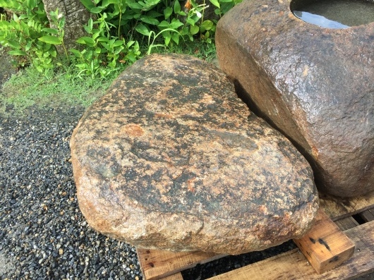 丹波鞍馬石製角井筒