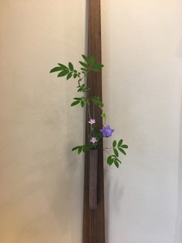 涼やかに枝物を生ける_a0197730_22085656.jpg