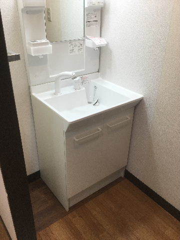 洗面化粧台他入れ替え_f0031037_19181507.jpg