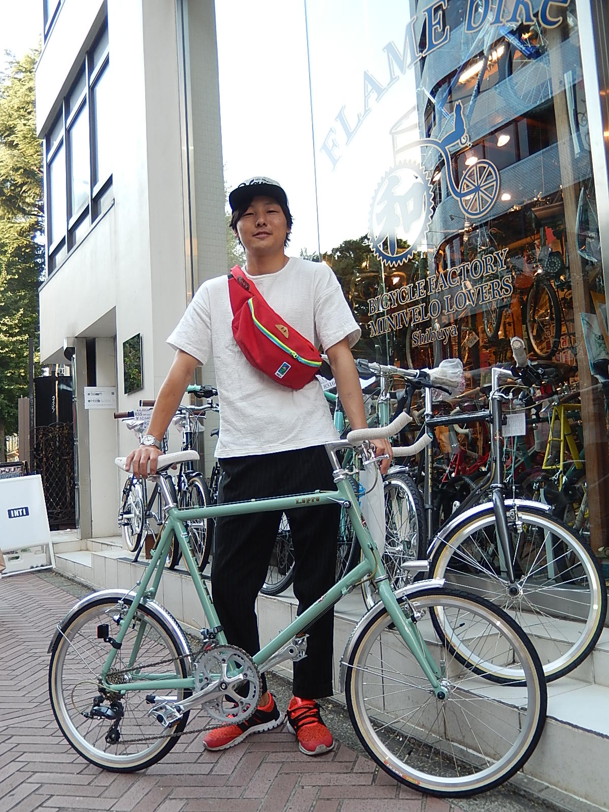 7月22日　渋谷　原宿　の自転車屋　FLAME bike前です_e0188759_1829494.jpg