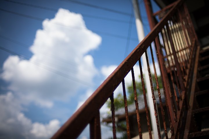 夏雲の下の哀愁_d0353489_22101514.jpg