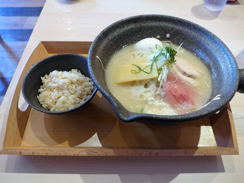 沖縄・小禄「新麺 めで鯛」へ行く。_f0232060_20482545.jpg