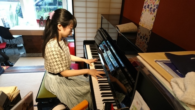 山田磨依さんいらっしゃいませ。_e0046190_17390960.jpg