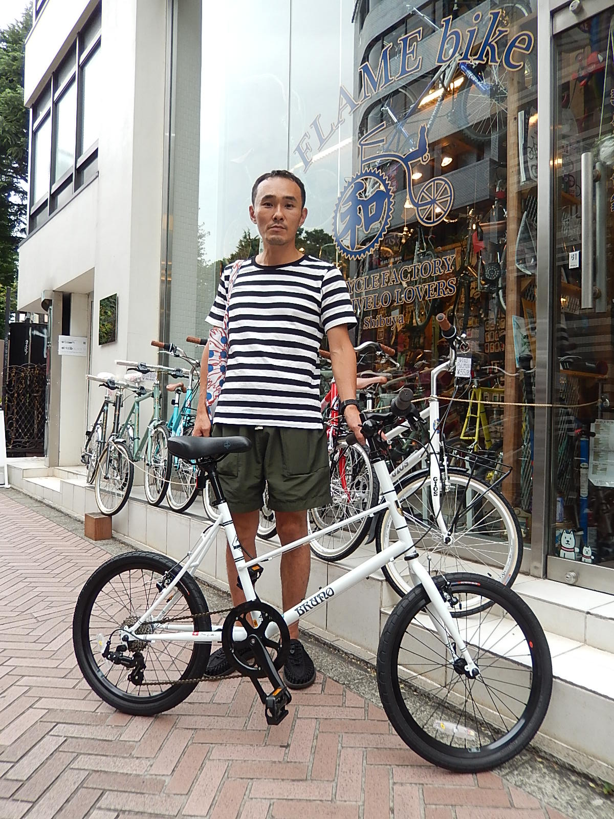 7月25日　渋谷　原宿　の自転車屋　FLAME bike前です_e0188759_1550499.jpg