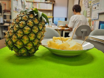 沖縄から完熟パインが届きました_c0336902_21195686.jpg