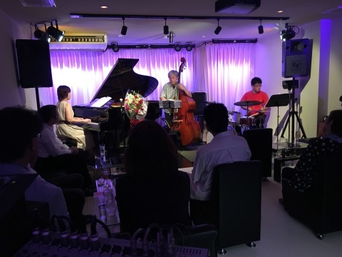 Jazzlive comin 明日木曜日のライブ!_b0115606_14023855.jpg