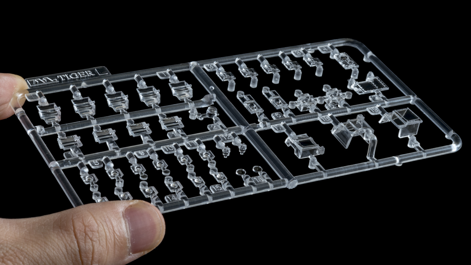 バンダイ製オールドプラモデルが海を渡ってリバイバルし、タミヤの魂とともに蘇っていた話。_b0029315_00001518.jpg