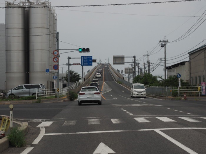 「ベタ踏み坂」（江島大橋）と緑の街路樹_c0116915_23542413.jpg