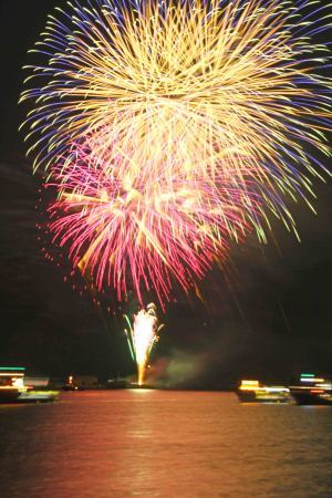 花火の季節境港の夏祭り編_a0264861_09572929.jpg