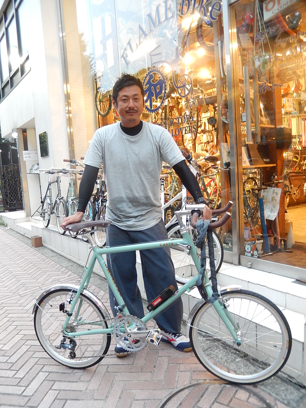 7月27日 渋谷 原宿 の自転車屋 FLAME bike前です_e0188759_18472557.jpg