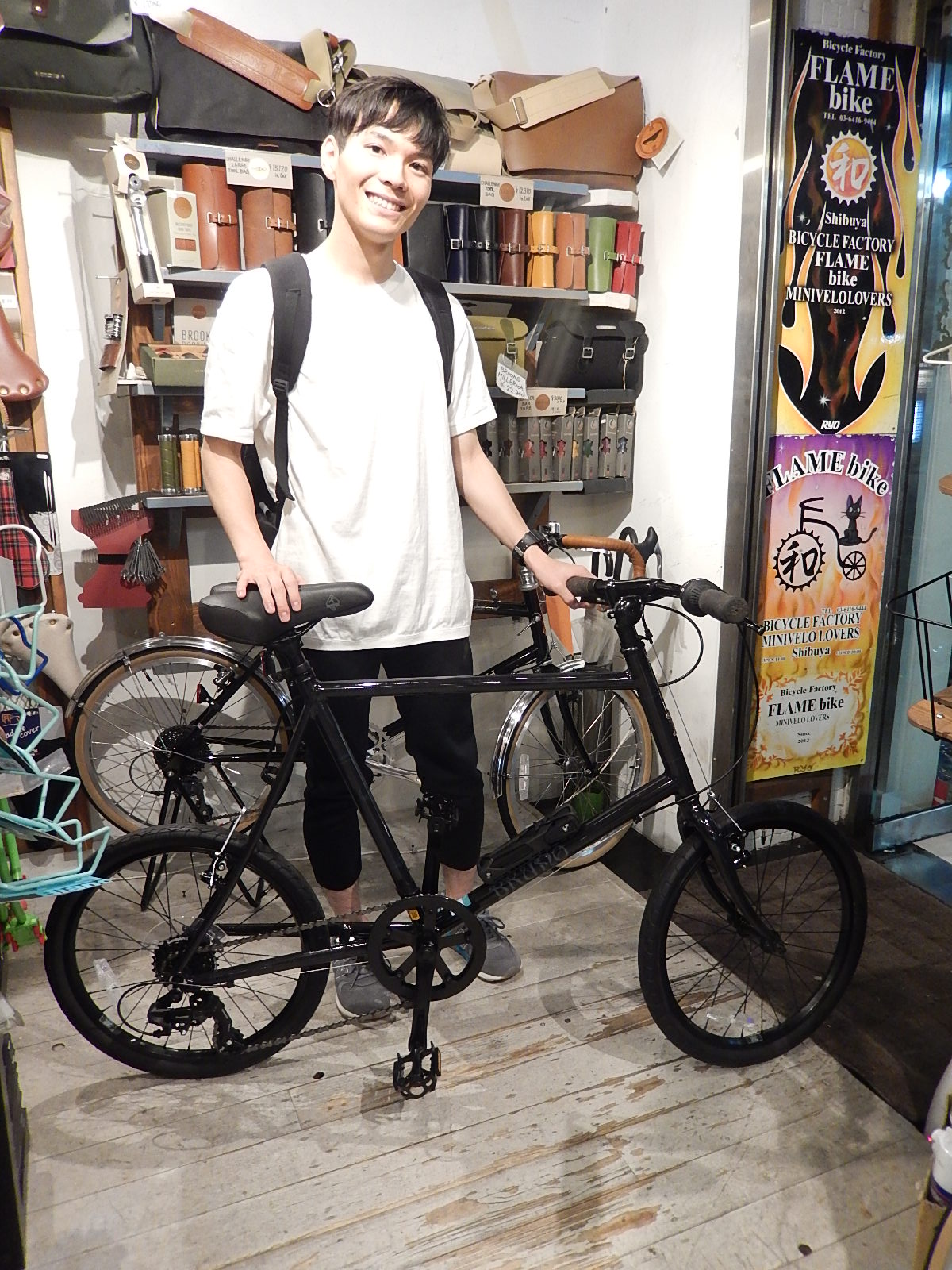 7月27日 渋谷 原宿 の自転車屋 FLAME bike前です_e0188759_1949375.jpg