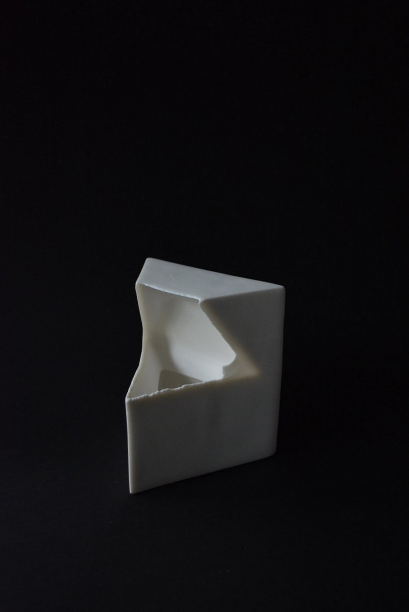 「 白石陽一展 土の現象 」 hollow-2_d0087761_1493175.jpg