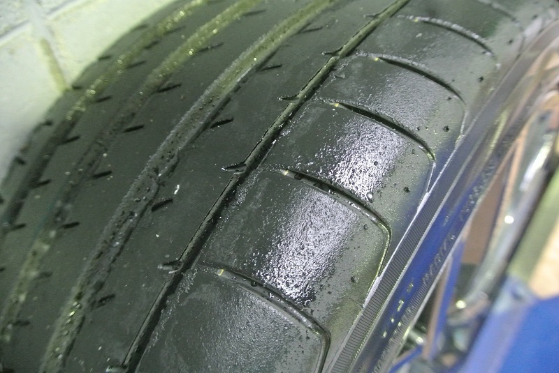 WRX STIのタイヤを観察_f0076731_21563170.jpg