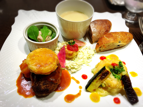 ダマンリュミエール_e0292546_05203074.jpg
