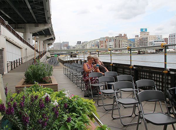 花火大会の始まる前、隅田川で_e0108126_21394006.jpg