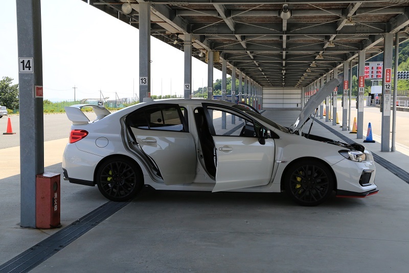 WRX STIのタイヤを観察_f0076731_16025163.jpg