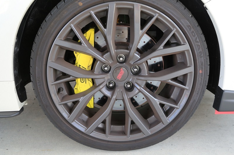 WRX STIのタイヤを観察_f0076731_16030399.jpg