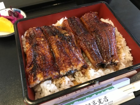 少なくとも37年以上前から津駅西口で美味しい匂いをさせていた御店です(^o^)（鰻：大観亭支店 西口店）_d0245240_22585448.jpg