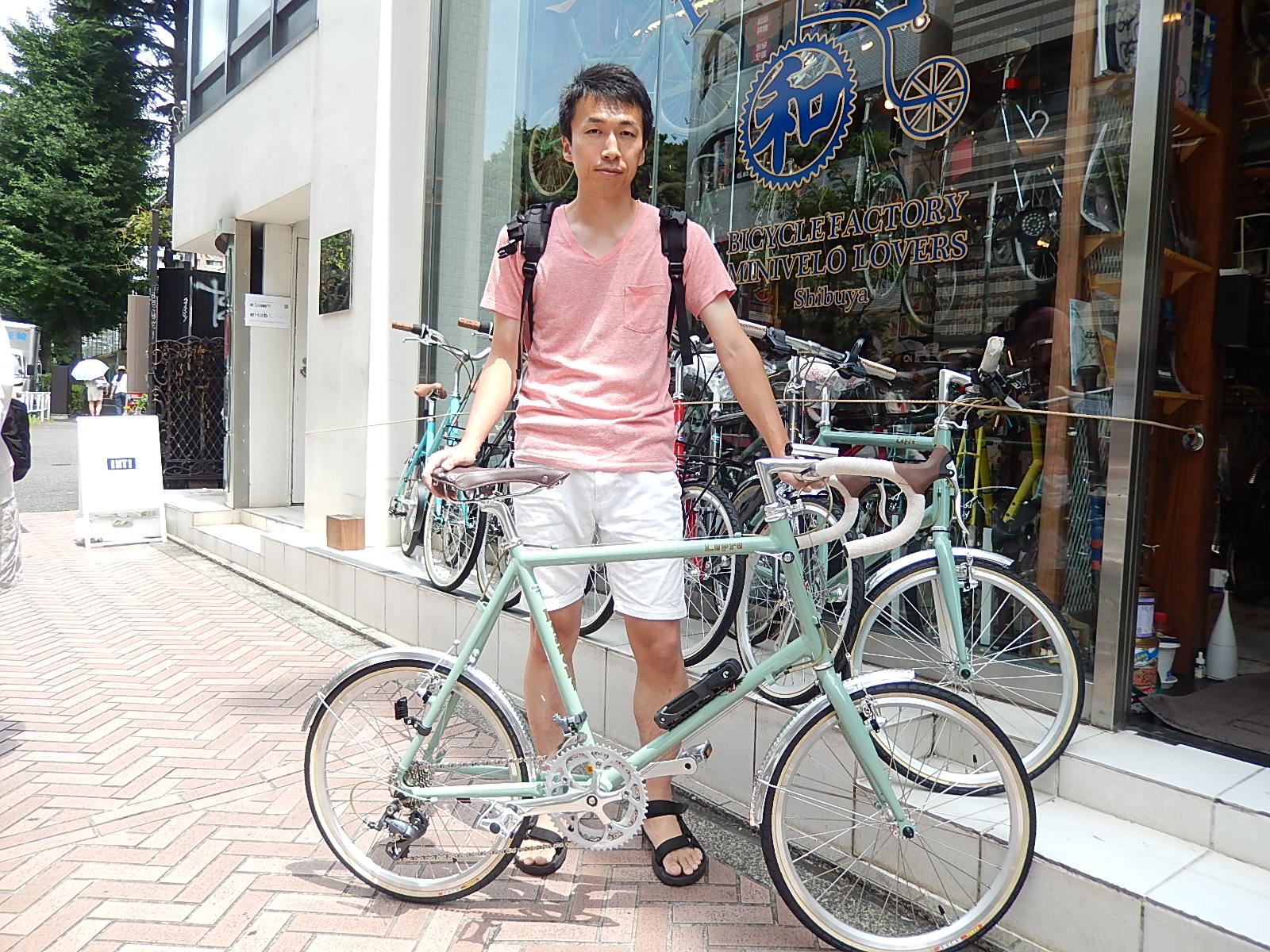 7月29日　渋谷　原宿　の自転車屋　FLAME bike前です_e0188759_1918375.jpg