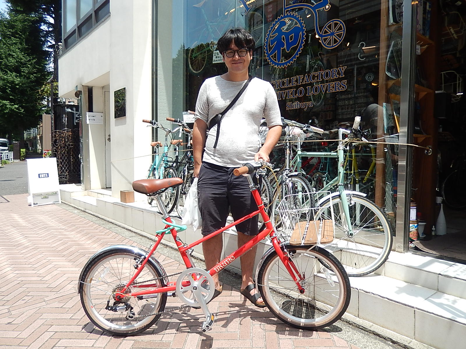 7月29日　渋谷　原宿　の自転車屋　FLAME bike前です_e0188759_1920159.jpg