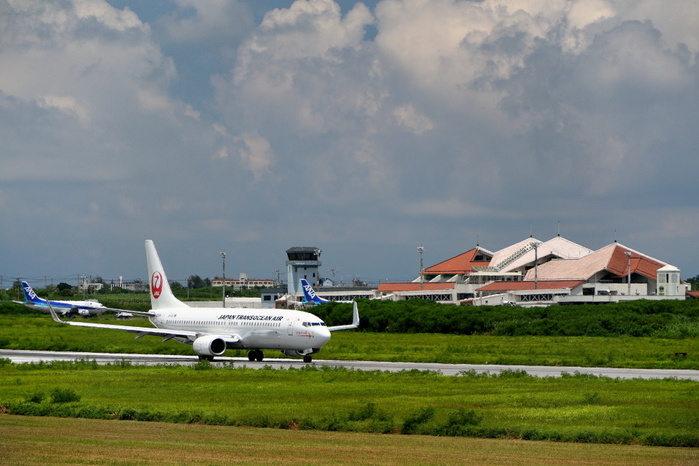 2017宮古空港 その2 JTA B737-800のタキシングとテイクオフ_e0204891_19272684.jpg