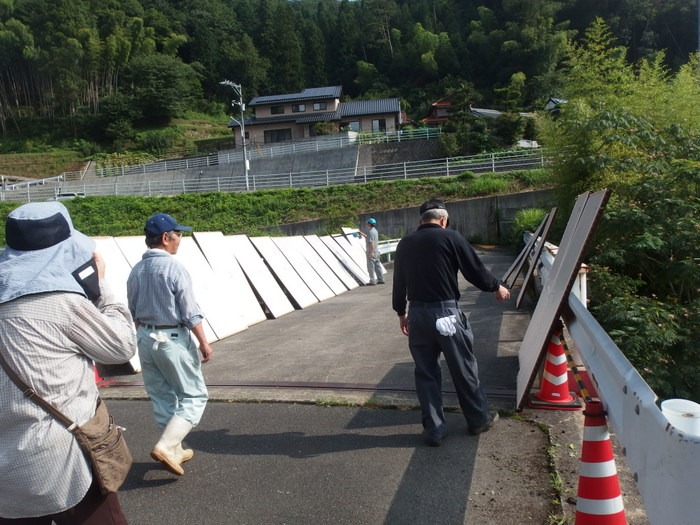 空き缶ゴミ拾い&集会所の大掃除_c0116915_23311945.jpg