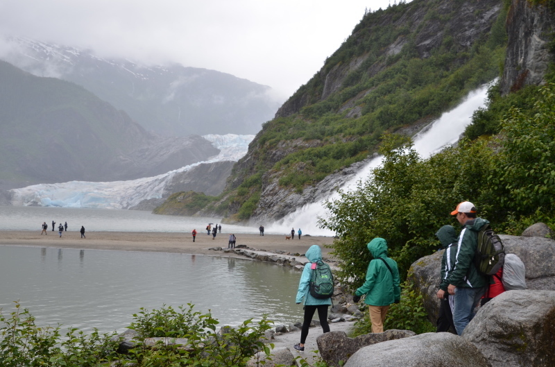 7月10日(月)最初の寄港地ジュノーでどしゃ降り氷河見学。:2018ルビープリンセスアラスカクルーズ9_f0054556_18361902.jpg