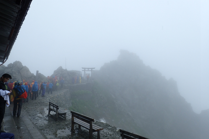 雄山、ぎりぎり雨。_d0110562_15341321.jpg