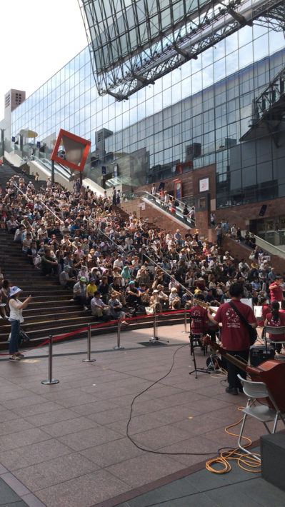 京都橘大学フェスティバルin Kyoto Station　開学50周年記念　京都駅ビル大階段にて_a0034066_10335165.jpg