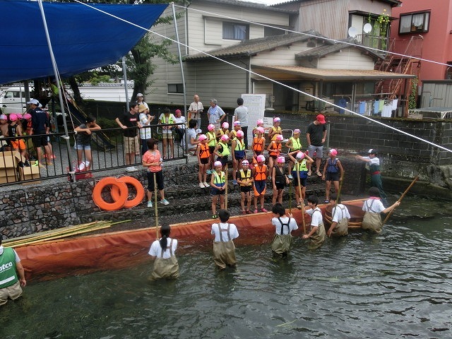 曇り空の下で始まった第31回「田宿川たらい流し川祭り」_f0141310_06495036.jpg