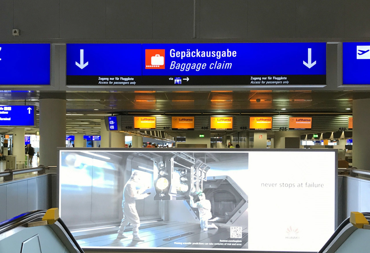 フランクフルト空港の新旧サイン比較_e0175918_15102145.jpg