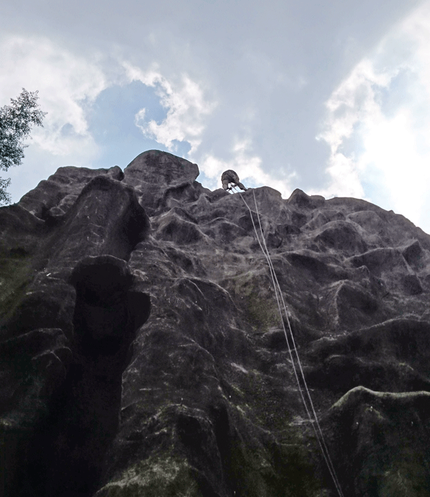 ☆ 岩登りトレーニング　神戸登山研修所にて ：7月30日（日）_e0371039_15125766.gif