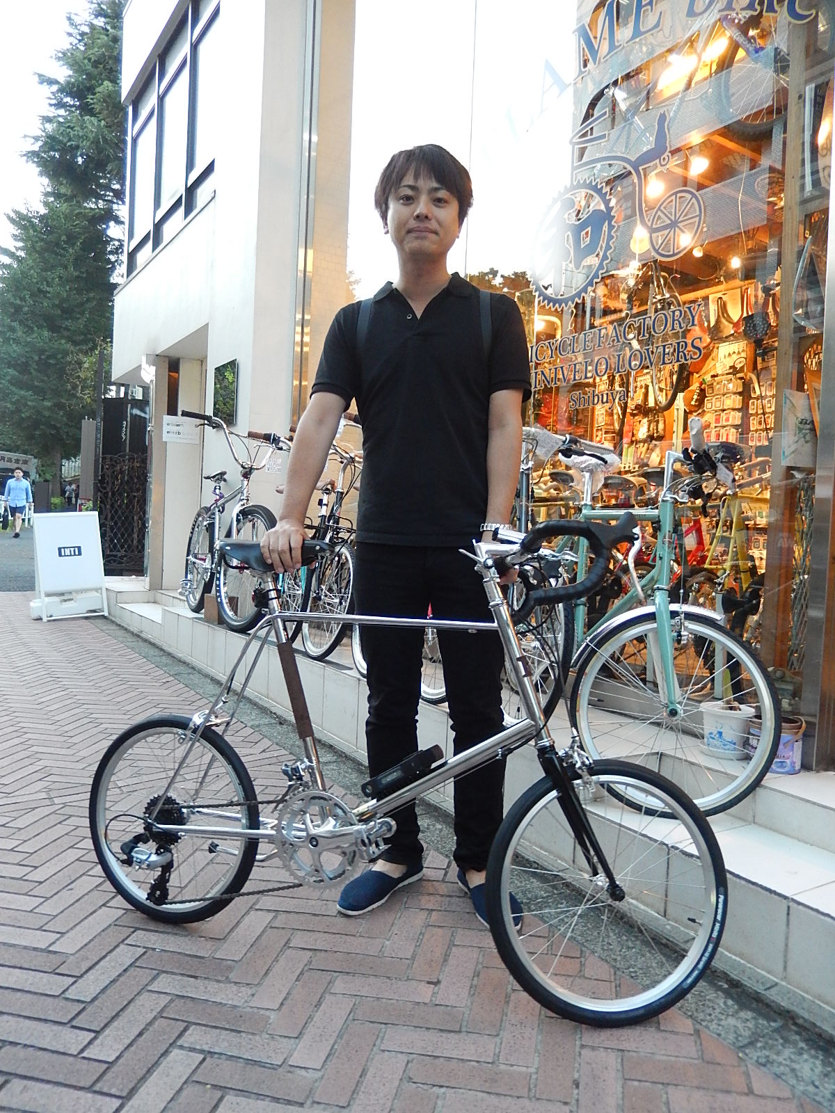 7月31日 渋谷 原宿 の自転車屋 FLAME bike前です_e0188759_19431243.jpg