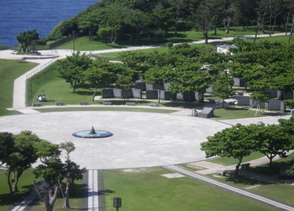 展望台からの平和祈念公園の風景_b0312424_2217592.jpg