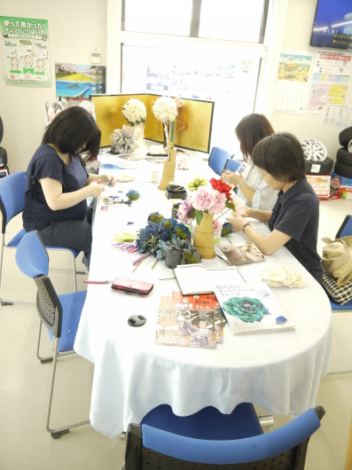 デニムコサージュ講習会・・・日産プリンス岩手50周年で2日目ご報告_a0123133_03520771.jpg