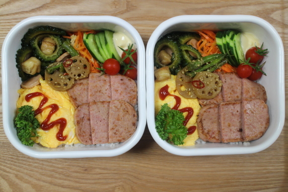 スパム丼とゴーヤー麩チャンプルーのお弁当 沖縄 オヤコベントウ スパム丼とゴーヤー麩チャンプルーのお弁当 沖縄 オヤコベントウ